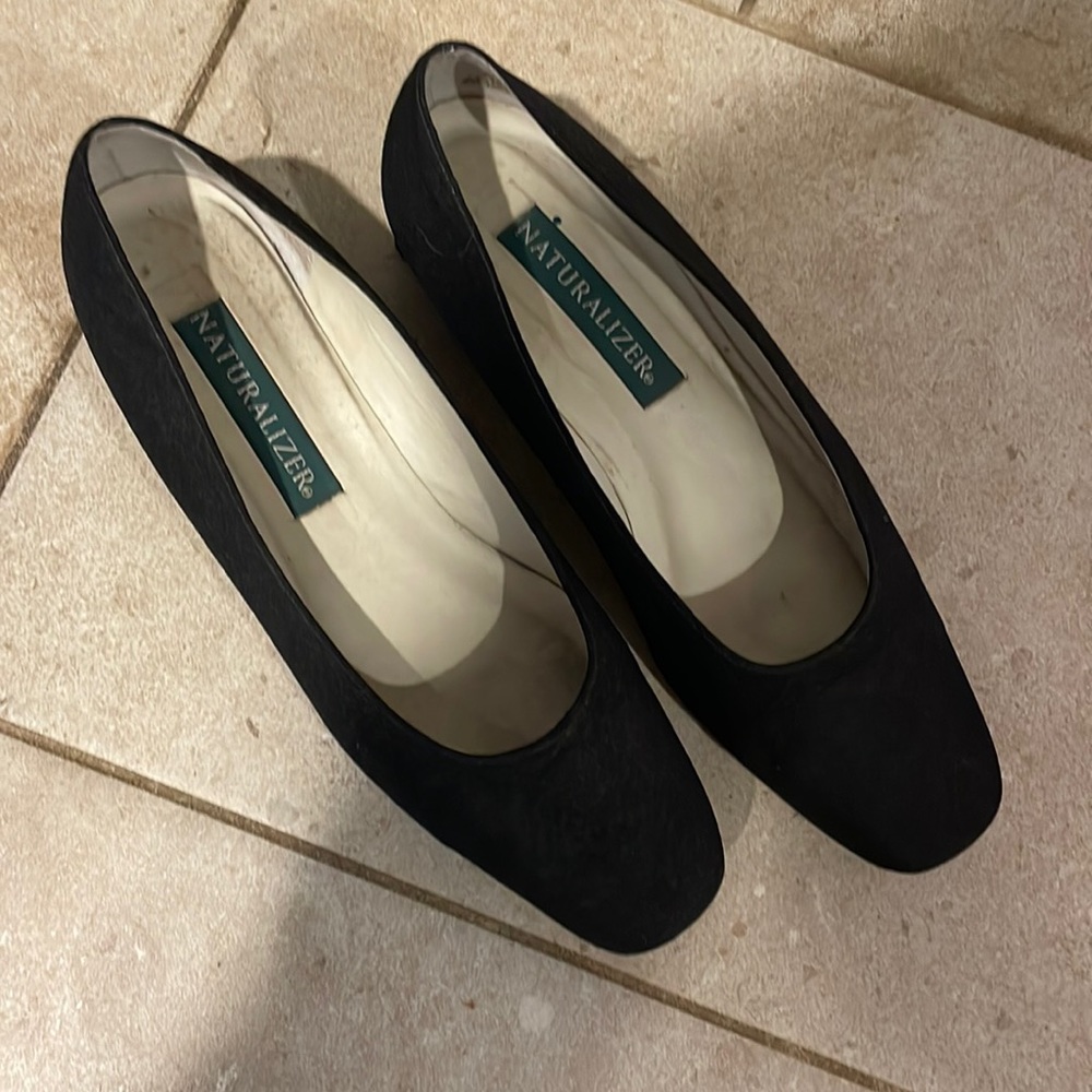 Naturalized black heels size 8 1/2